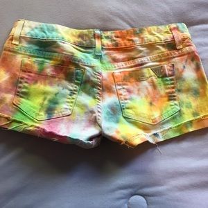 🌈 Size 27 Guess Tie Dye shorts 🌈